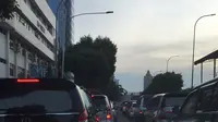 Kemacetan di tol Jakarta-Cikampek berimbas hingga dalam kota (TMC Polda Metro)
