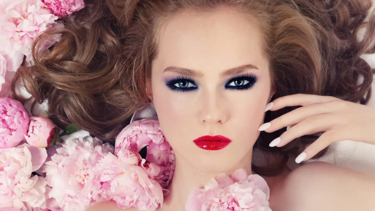 Salah Makeup Bikin 4 Seleb ini Kelihatan Lebih Tua Dari Umurnya