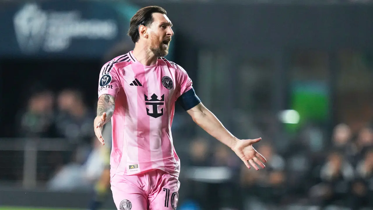 Foto: Pudarnya Era Messi dan Ronaldo, Dua GOAT Kompak Bernasib Apes
