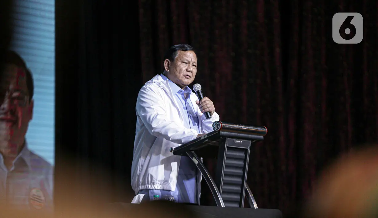 "Saya tegaskan kita perlu persatuan, kerukunan, berpikir baik, berpikir positif, Indonesia berada dalam keadaan yang sangat memungkinkan kita lompat untuk jadi negara hebat, saya kira itu," kata Prabowo. (Liputan6.com/Faizal Fanani)