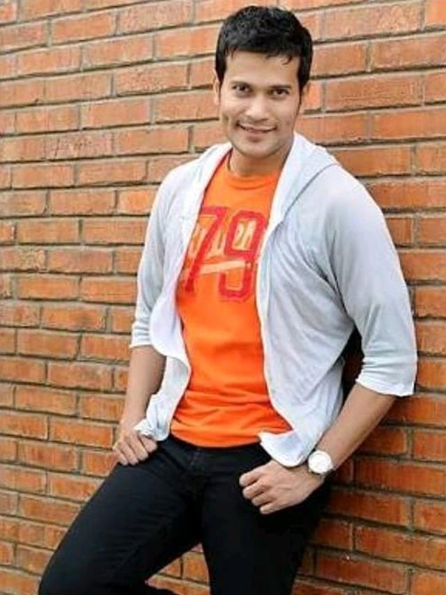 7 Potret Adam Jordan, Pesinetron 90-an yang Masih Eksis dan Awet Muda