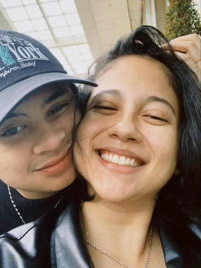 Potret Mesra Bastian Steel dan Sitha Marino