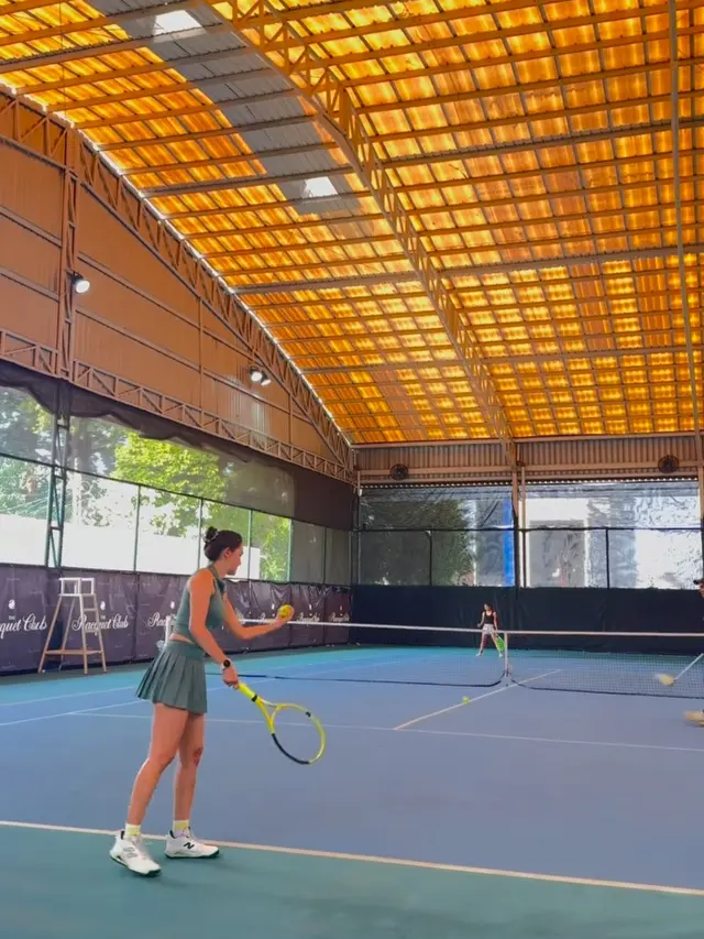 Luna Maya Main Tenis Saat Puasa