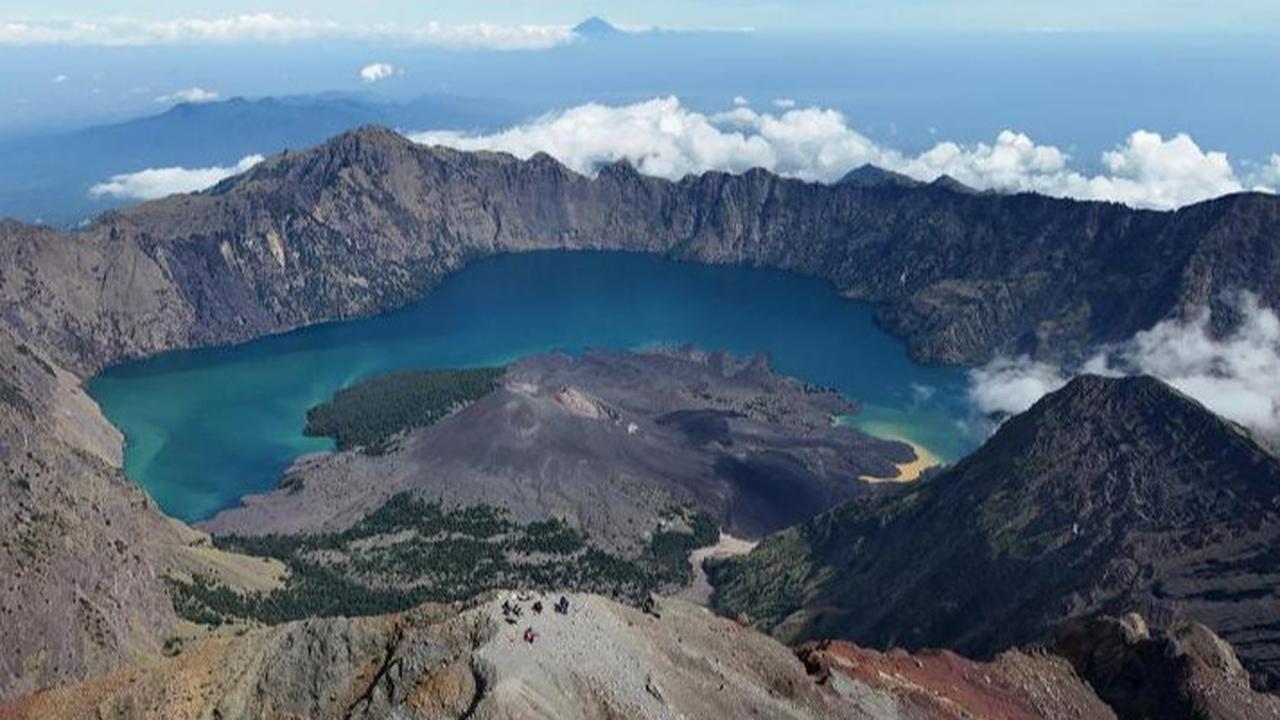 Respons Kemenpar Soal Pendaki Brasil Jatuh di Gunung Rinjani yang Terpantau dalam Kondisi Tidak Bergerak