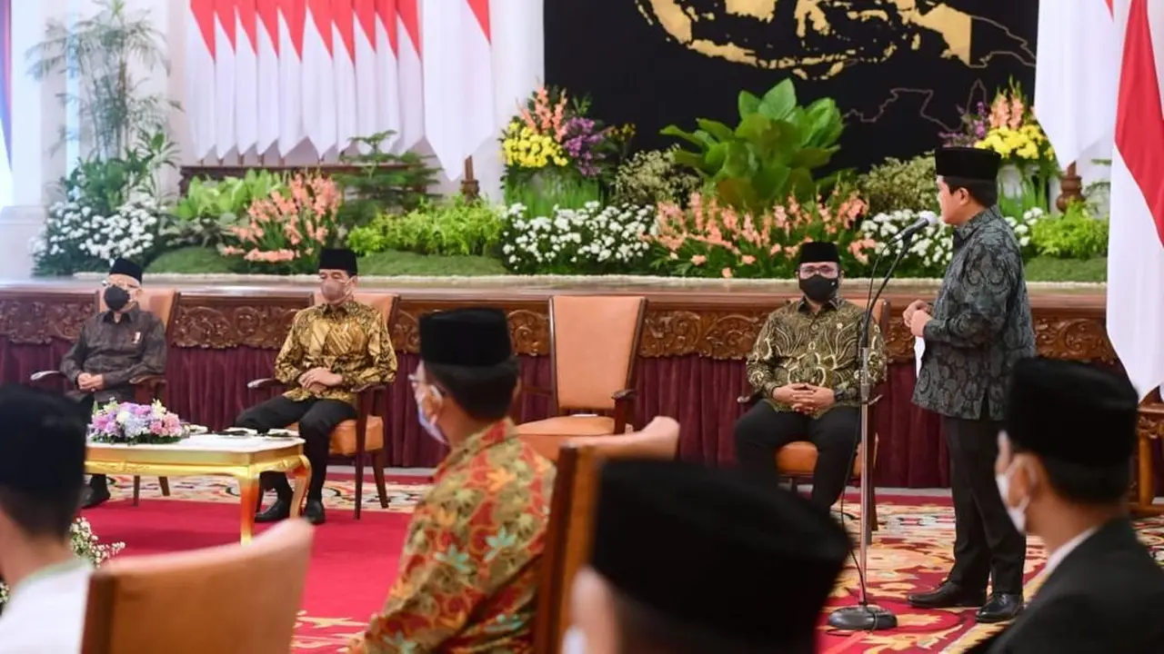 Ketua Masyarakat Ekonomi Syariah (MES) yang juga Menteri BUMN Erick Thohir dalam Peringatan Hari Santri dan Peluncuran Logo Baru Masyarakat Ekonomi Syariah, Jumat (22/10/2021). (Foto:Biro Pers, Media, dan Informasi Sekretariat Presiden)