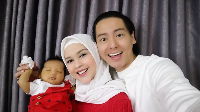 6 Potret Cut Meyriska dan Roger Danuarta Rayakan Setahun Pernikahan, Romantis