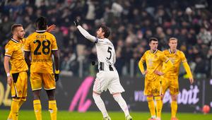 Selebrasi Manuel Locatelli setelah mencetak gol kedua timnya dalam laga Coppa Italia antara Juventus vs Udinese di Turin, 3 Desember 2025. (Fabio Ferrari/LaPresse via AP)