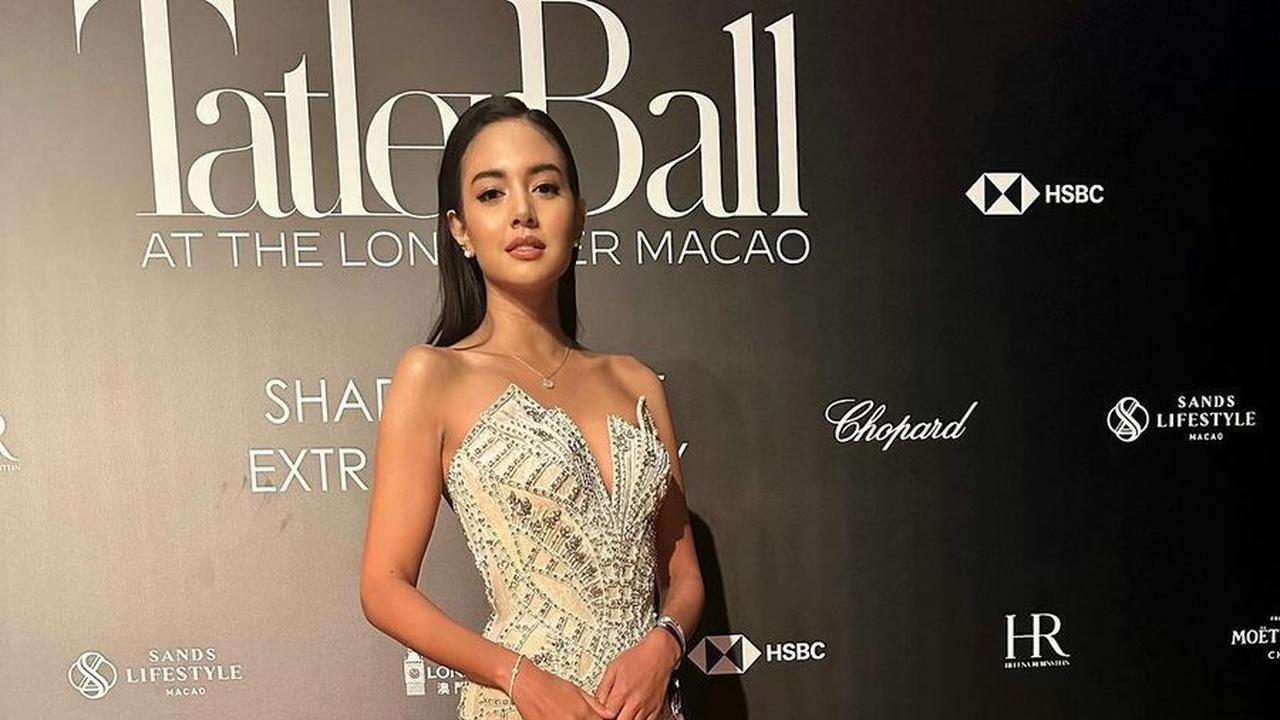 Cantik Bak Barbie Hidup, Potret Aurelie Moeremans di Acara Tatler Tuai Pujian - Heboh saat Pose Bareng David Beckham