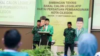 Plt Ketua Umum Partai Persatuan Pembangunan (PPP) Muhamad Mardiono membuka kegiatan bimbingan teknis dan pembekalan bakal calon legislatif (Bacaleg) PPP Cilegon, di Hotel Mambruk, Anyar, Banten. Minggu (17/9) (Istimewa)