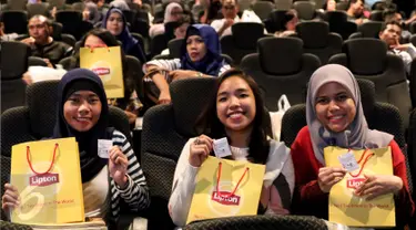 Keceriaan para Cinemaholic saat berada di dalam studio Blitz Megaplex, Jakarta, Sabtu (8/8/2015). Cinemaholic bersama Liputan6.com gelar nonton bareng Mision Impossible Rogue Nation (Liputan6.com/Helmi Afandi)