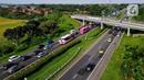 Pada H-3 Lebaran, arus mudik di tol Palikanci dari arah Jakarta menuju Jawa Tengah terpantau padat. (Liputan6.com/Herman Zakharia)