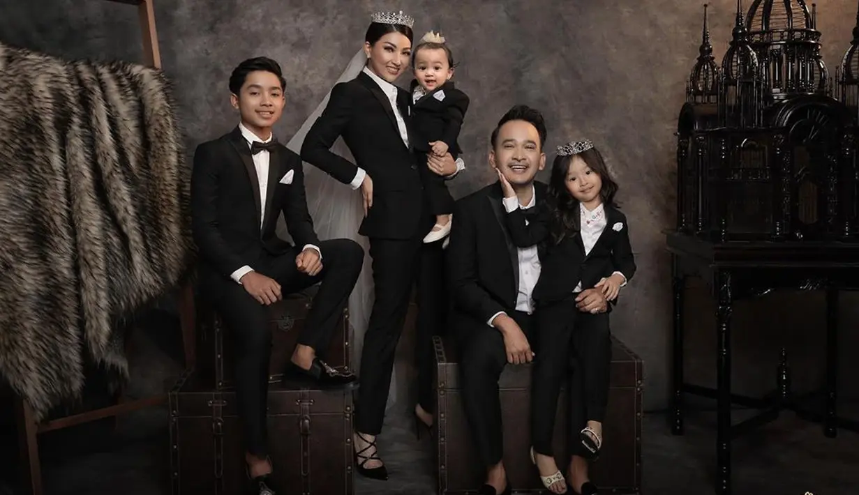 Sarwendah menolak ajakan Ruben untuk menikah karena memiliki alasan yang kuat. Ia menginginkan cintanya mendapat waktu untuk menikmati prosesnya. Berbeda dengan Ruben yang kala itu tidak ingin bertele-tele. (Instagram/sarwendah29)