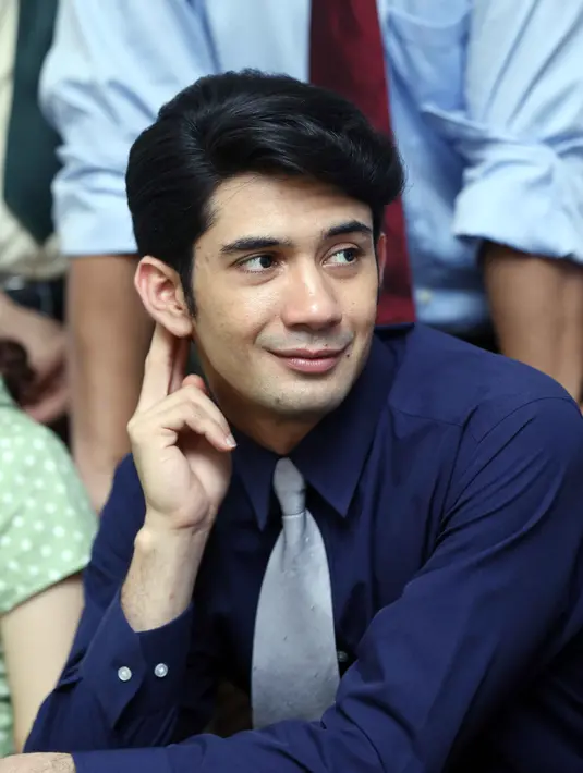 Aktor 29 tahun ini memilih pasangan yang pas untuk memerankan sosok Ilona, perempuan Jerman menjadi kekasih pertama Rudy Habibie. (Nurwahyunan/Bintang.com)