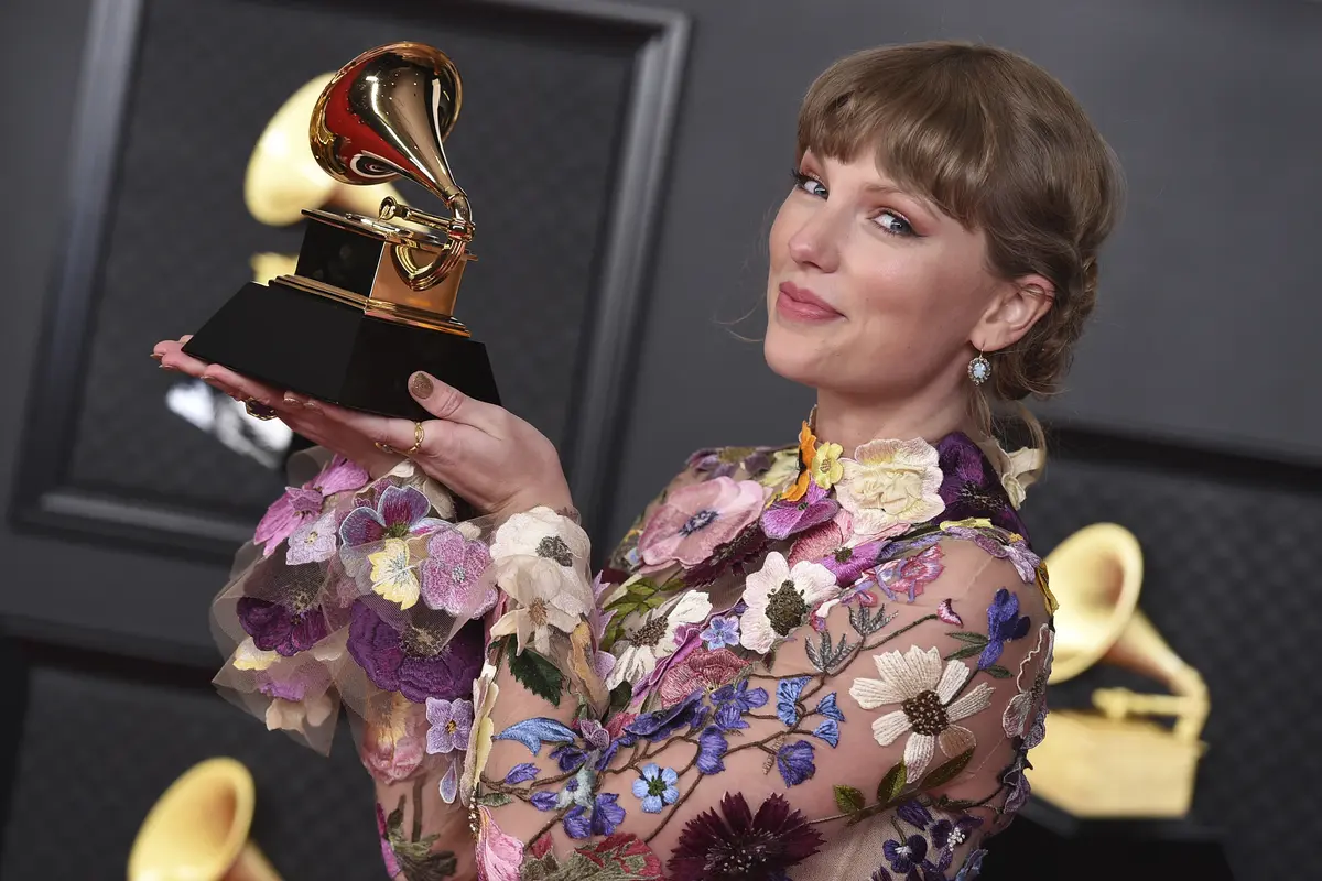 Taylor Swift dalam Grammy Awards 2021. (Jordan Strauss/Invision/AP)
