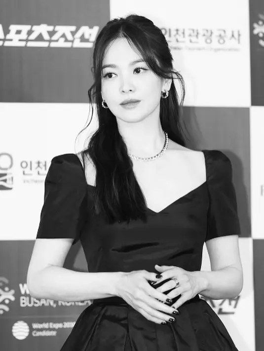 <p>Sebelum memenangkan Daesang di Blue Dragon Series Awards 2023 lewat peran di The Glory, Song Hye Kyo juga pernah memenangkan penghargaan yang sama di 2016 KBS Drama Awards lewat Descendants of The Sun. (Foto: Instagram/ kyo1122)</p>