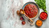 7 Cara Membersihkan Tempat Sambal Berminyak dengan Bahan Dapur