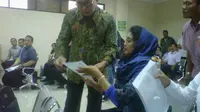 Mantan Bupati Sidoarjo, Win Hendrarso menjalani sidang PK di PN Tipikor Surabaya (Liputan6.com/Dian Kurniawan)