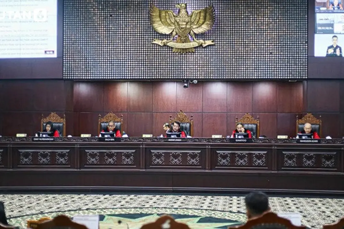 Banner Infografis MK Kabulkan Gugatan Syarat Kepala Daerah Kurang 40 Tahun Bisa Maju Pilpres. (Liputan6.com/Faizal Fanani)