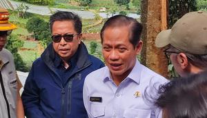 Menteri Lingkungan Hidup (LH) Hanif Faisol Nurofiq di kawasan Taman Safari Indonesia, Bogor, Senin (14/7/2025). (Foto: Liputan6.com/Achmad Sudarno).