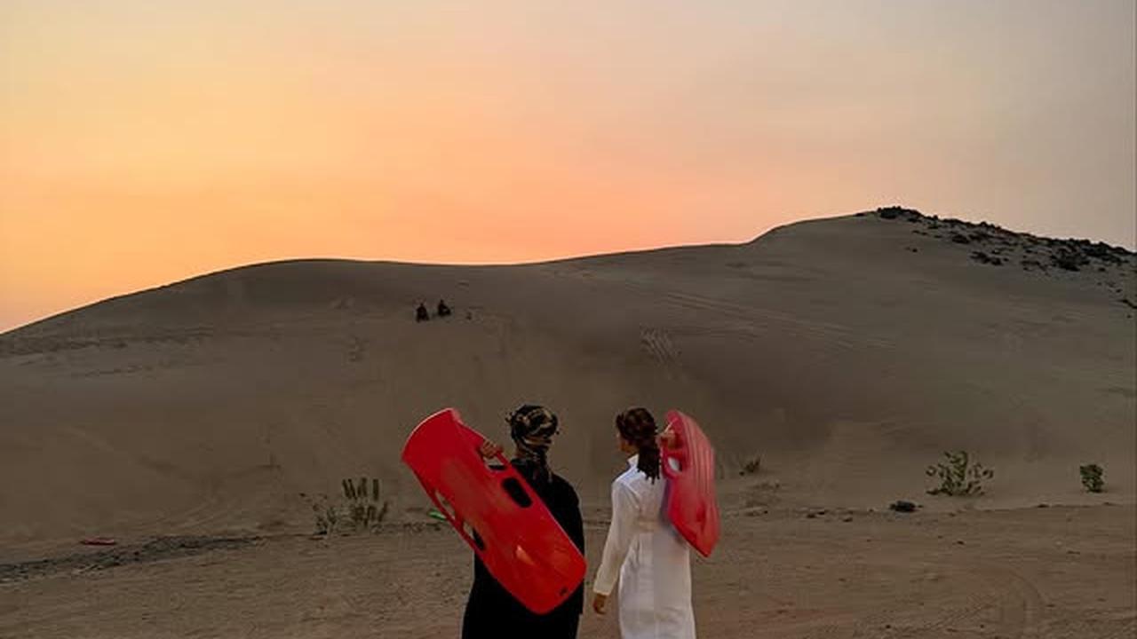 Kenakan Jubah dan Sorban, 7 Potret Eddy Meijer Anak Maudy Koesnaedi di Gurun Pasir bak Pangeran Dubai