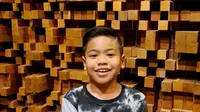 Usianya Baru 9 Tahun, Mayson Menangis Menyanyikan Lagu Berbahasa Inggris Berjudul Dad