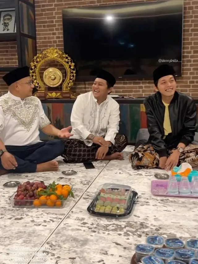 Gus iqdam di acara aqiqah anak denny caknan dan bella bonita (Sumber foto: @denny_caknan)