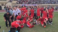 Colossus FC berhasil menjadi kampiun Celebrity Trofeo 2025 setelah mengungguli Selebritis FC dan Standupindo FC di Stadion PTIK, Jakarta Selatan, pada Sabtu (19/7/2025). (Bola.com/Muhammad Adiyaksa)
