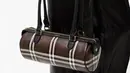 Jangan sampai terlewatkan, Burberry Mini Check Barrel Bag. Tas dengan material durable coated canvas bermotif House Check pattern yang menggemaskan.  / Foto dok: Burberry.