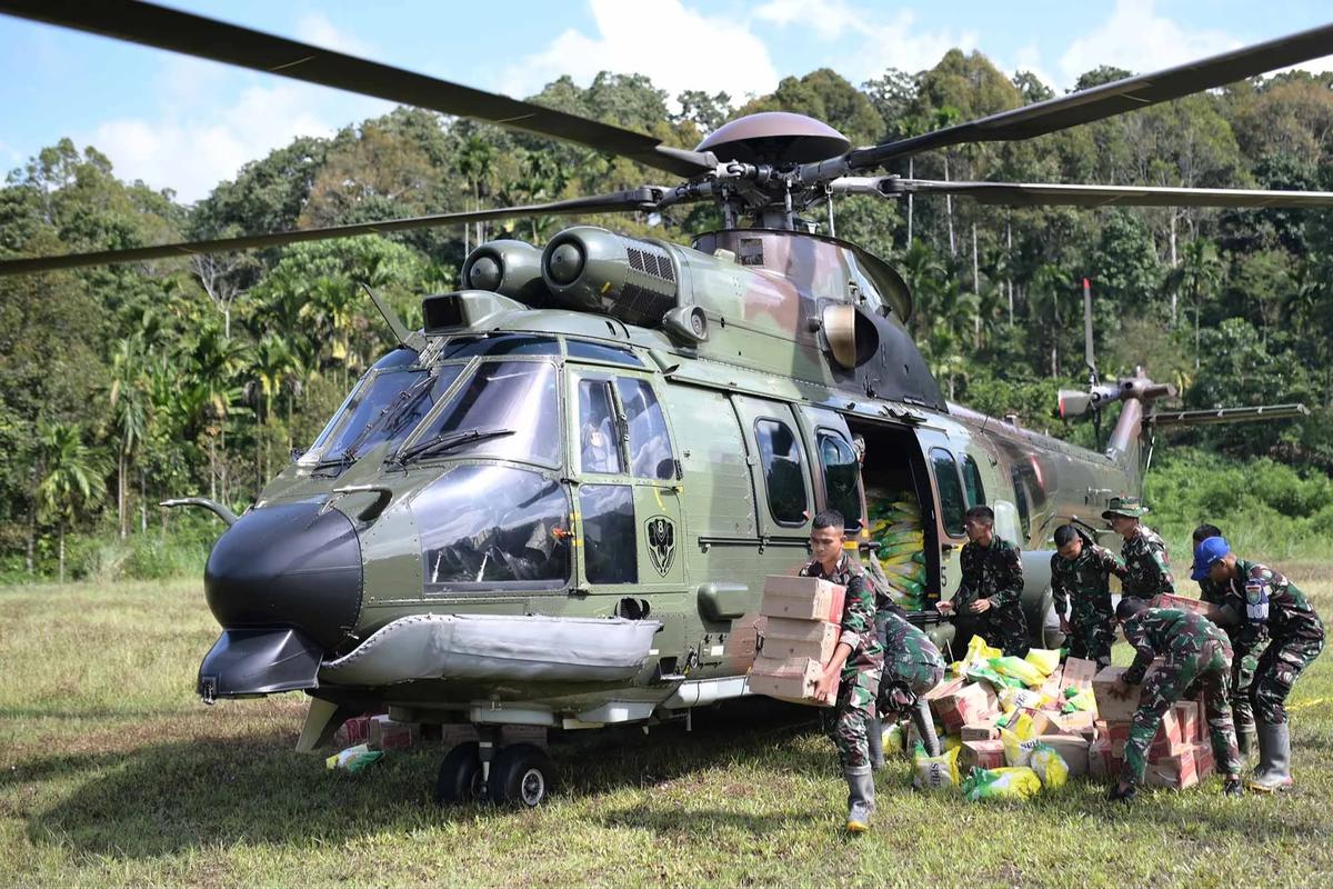FOTO: Bantuan Udara Menjangkau Kampung-Kampung Terisolasi di Aceh Tengah