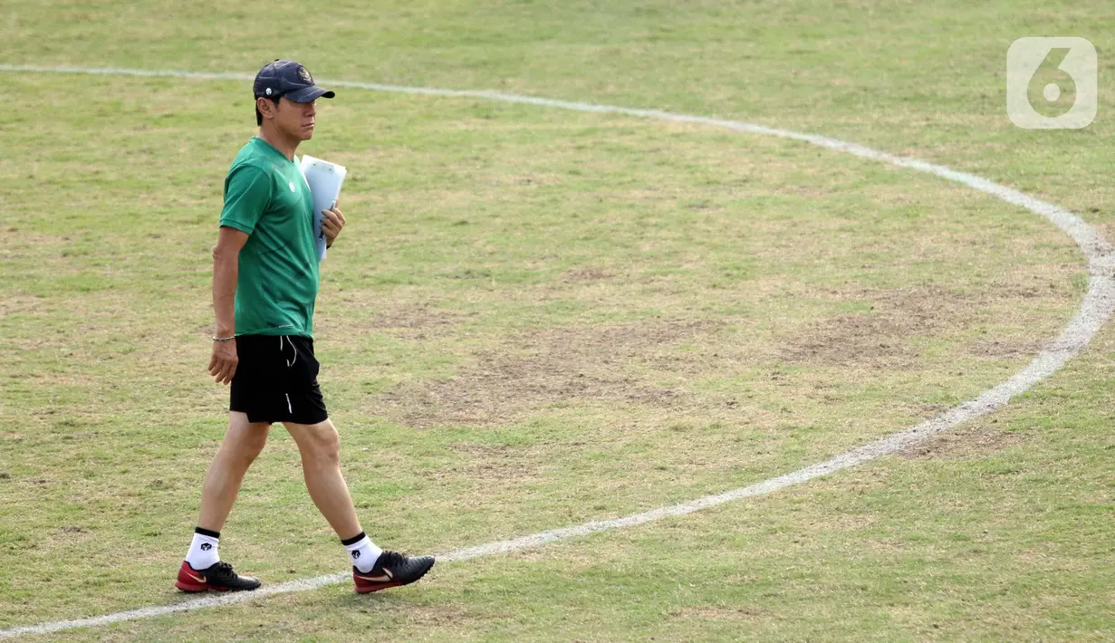Untuk diketahui, PSSI telah bekerja sama dengan pelatih asal Korea Selatan, Shin Tae-yong selama hampir enam tahun. (Liputan6.com/Helmi Fithriansyah)