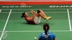 Pebulutangkis tunggal Putri Indonesia, Lindaweni Fanetri berteriak usai mengandaskan Tai Tzu Ying (China Taipei) di Total BWF World Championships 2015 di Jakarta, Jumat (14/8/2015). Lindaweni unggul 14-21 22-20 21-12. (Liputan6.com/Helmi Fithriansyah)