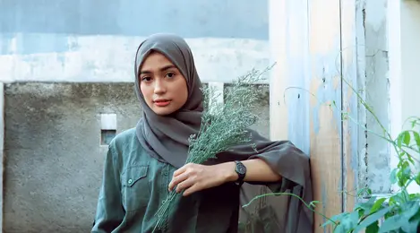 5 Warna Jilbab Wajib Punya Bagi Kamu Yang Baru Mau Pakai - Warna jilbab yang harus kita punya