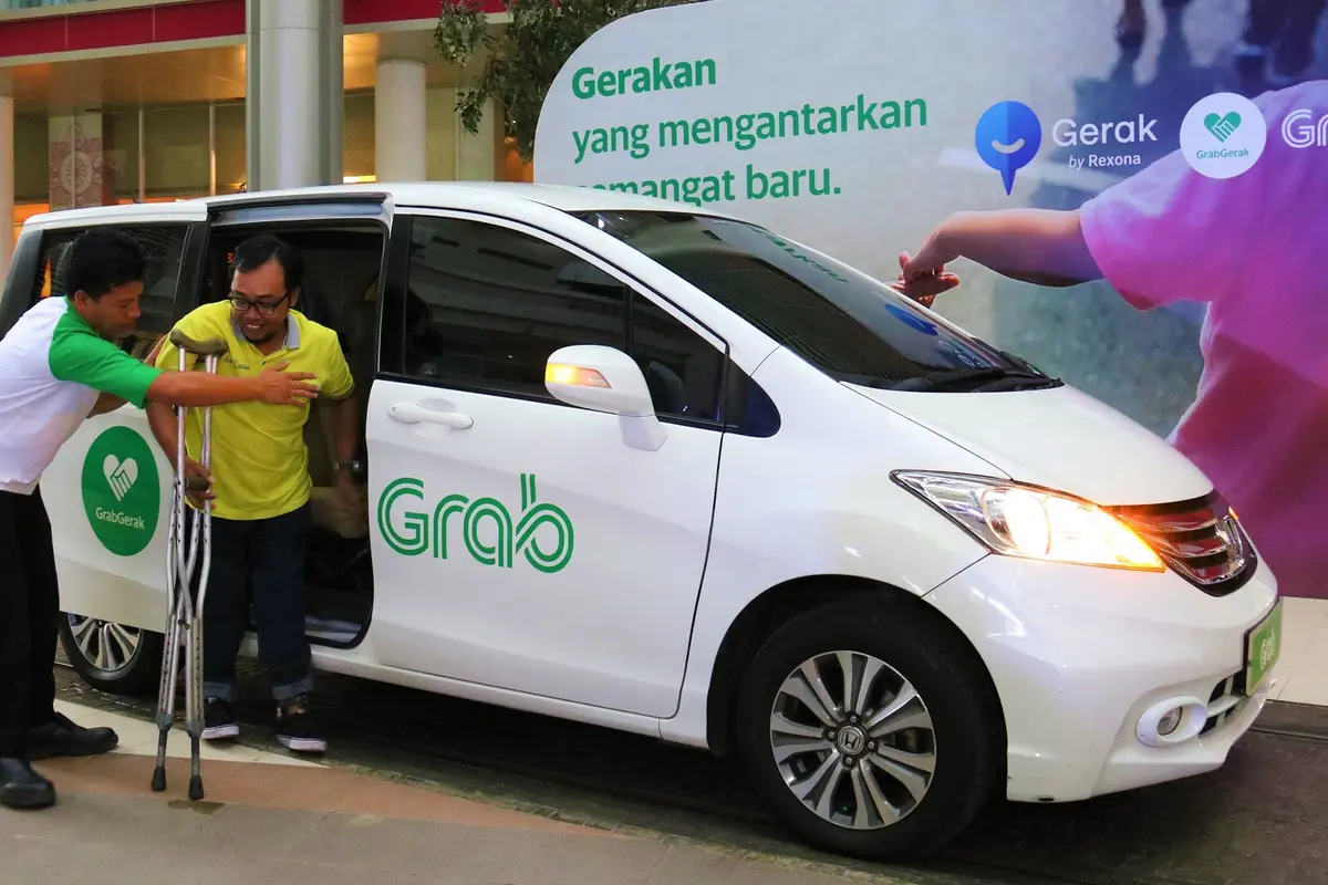 [Bintang] Peduli dengan Penyandang Disabilitas, Grab dengan Produk Deodoran Ini Aplikasikan Layanan GrabGerak
