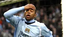 Manchester City&#039;s Robinho reacts after hitting the cross bar with an attempt at goal against Wigan Athletic during Premier League match at City of Manchester Stadium, on January 17, 2009. AFP PHOTO/IAN KINGTON
