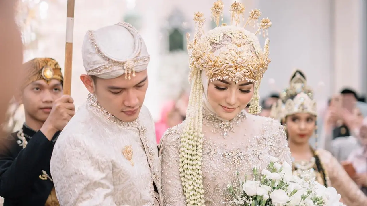 7 Potret Prosesi Adat Sunda di Pernikahan Citra Kirana dan Resky Aditya