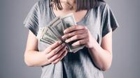 Simak tips atasi masalah keuangan saat pandemi. (Foto: Unsplash.com/Sasun Bughdaryan).