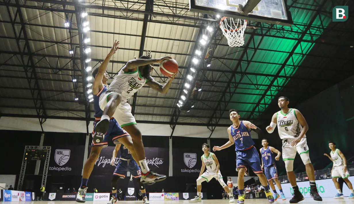 Kemenangan tersebut merupakan yang ketiga yang diraih Pelita Jaya musim ini di IBL 2022. (Bola.com/ M Iqbal Ichsan)