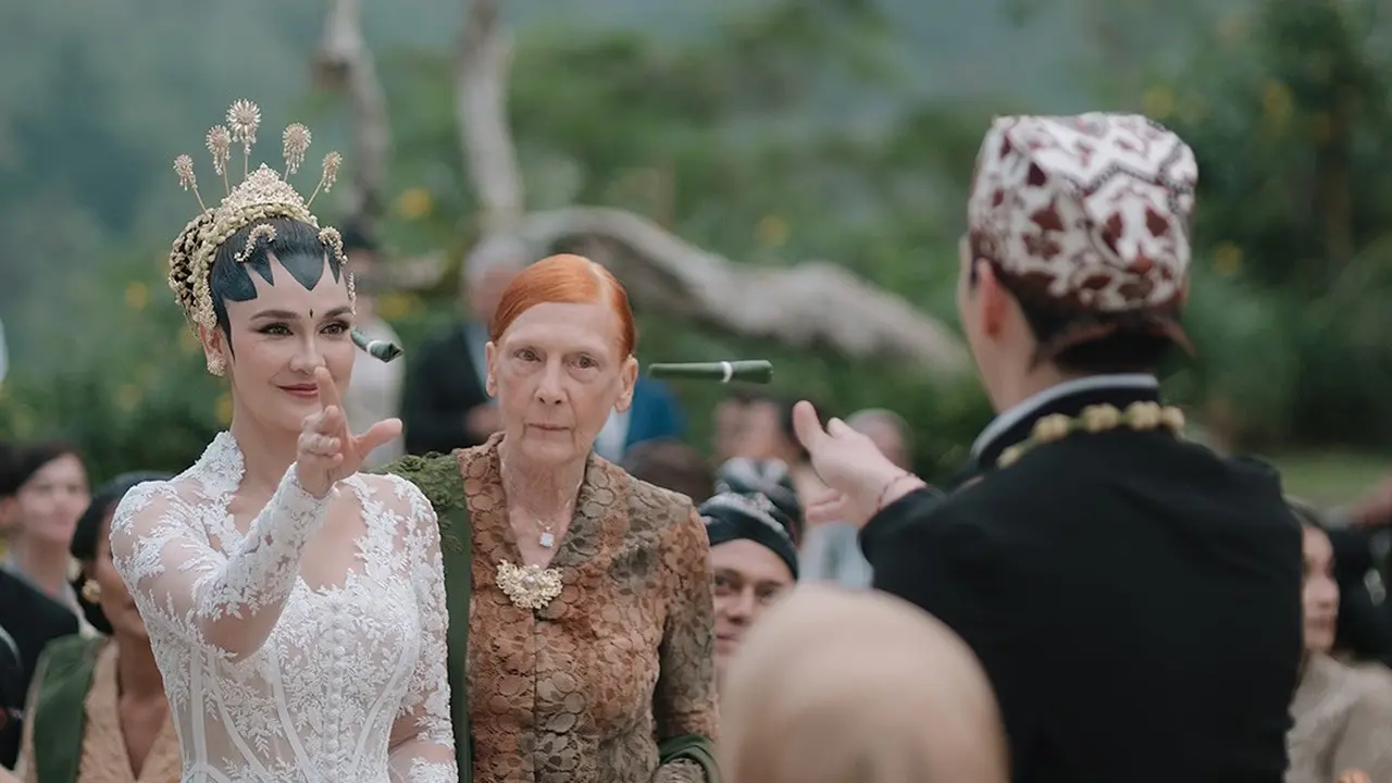 Cantiknya Luna Maya Dipinang Maxime Bouttier Sebagai Istri, Jadi Pengantin Adat Yogyakarta dengan Paes Lengkap
