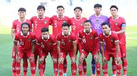 Para pemain Timnas Indonesia U-20 saat sesi foto tim jelang laga pertama Grup A Piala Asia U-20 2023 Uzbekistan melawan Irak di Lokomotiv Stadium, Tashkent, Rabu (1/3/2023). (AFC/Sayed Husain Ebrahim)
