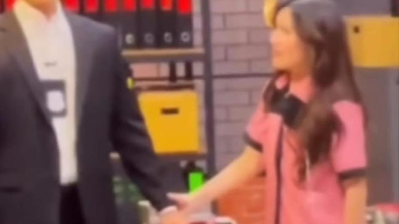 Potret Ayu Ting Ting Terus Pegang Tangan Ji Chang Wook, Penggemar Dibuat Iri Maksimal
