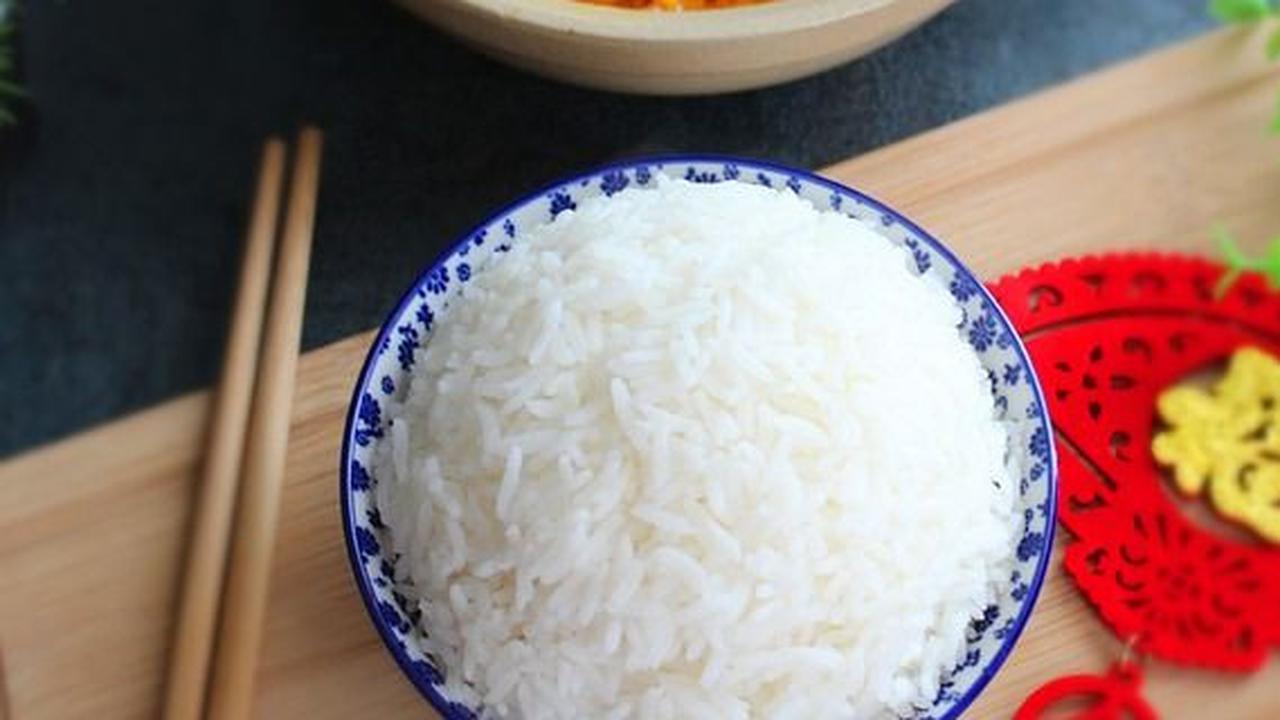 Mengantuk Setelah Makan Nasi Putih? Ini Penyebab dan Solusinya!
