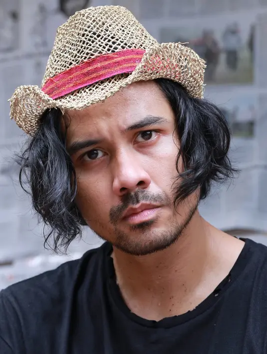 Menurut Chicco selama ini banyak yang beranggapan bahwa pekerjaan barista hanya menyeduh kopi. Namun pada kenyataannya tidak seperti itu, banyak hal yang harus dipelajari untuk menjadi seorang barista. (Adrian Putra/Bintang.com)