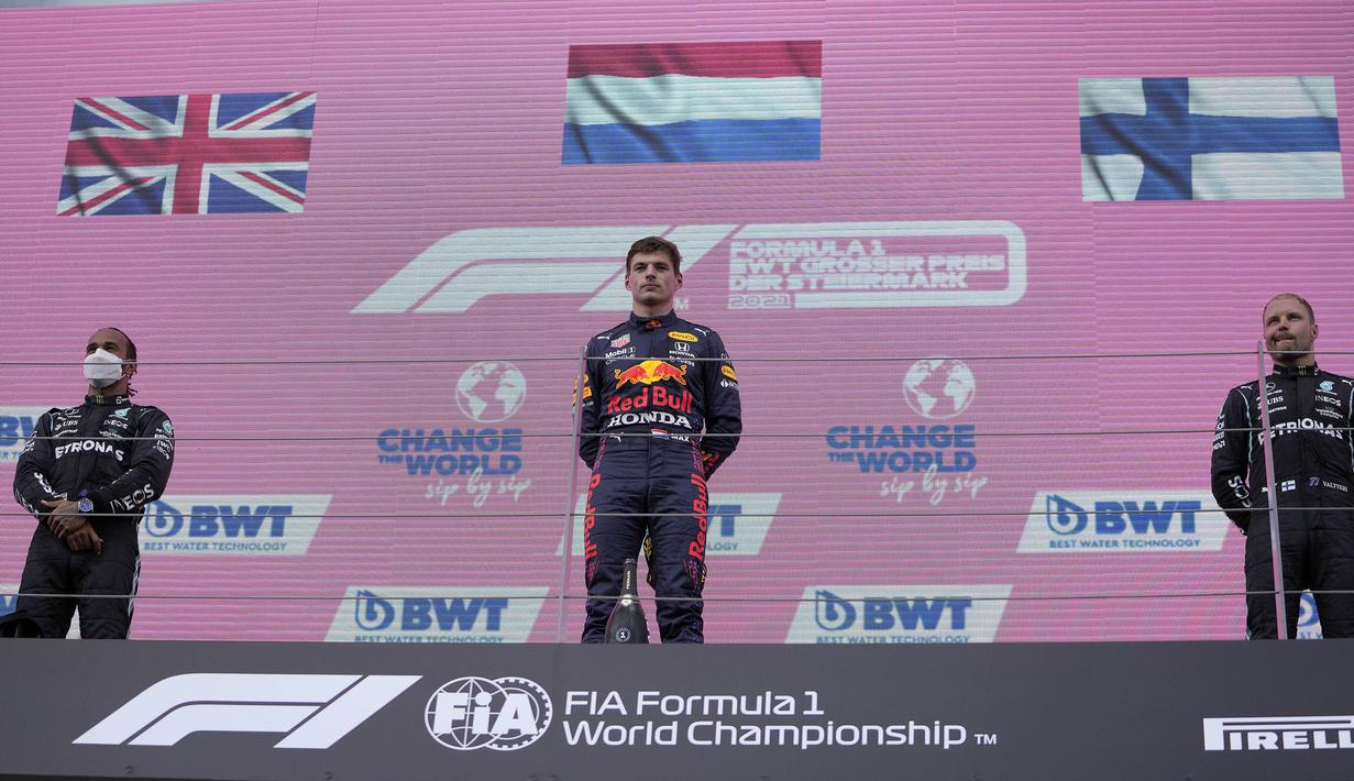 Walaupun tak dapat menaiki podium pertama, Tim Mercedes mendapatkan poin lebih di klasemen konstruktor karena berhasil dobel podium yaitu Hamilton dan Bottas. Bottas mampu tampil apik pada balapan ini hingga usaha udercut Perez dapat digagalkan. (Foto: AP/Pool/Darko Vojinovic)