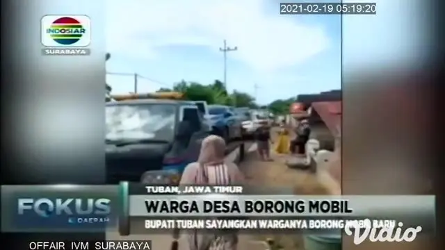 Nurul Hidayah, salah satu miliarder Desa Sumur Geneng, Kecamatan Jenu, Kabupaten Tuban, pada Kamis (18/2) siang, baru belajar mobil dengan mobil barunya. Nurul Hidayah membeli mobil karena iseng dan ikut-ikutan tetangganya.