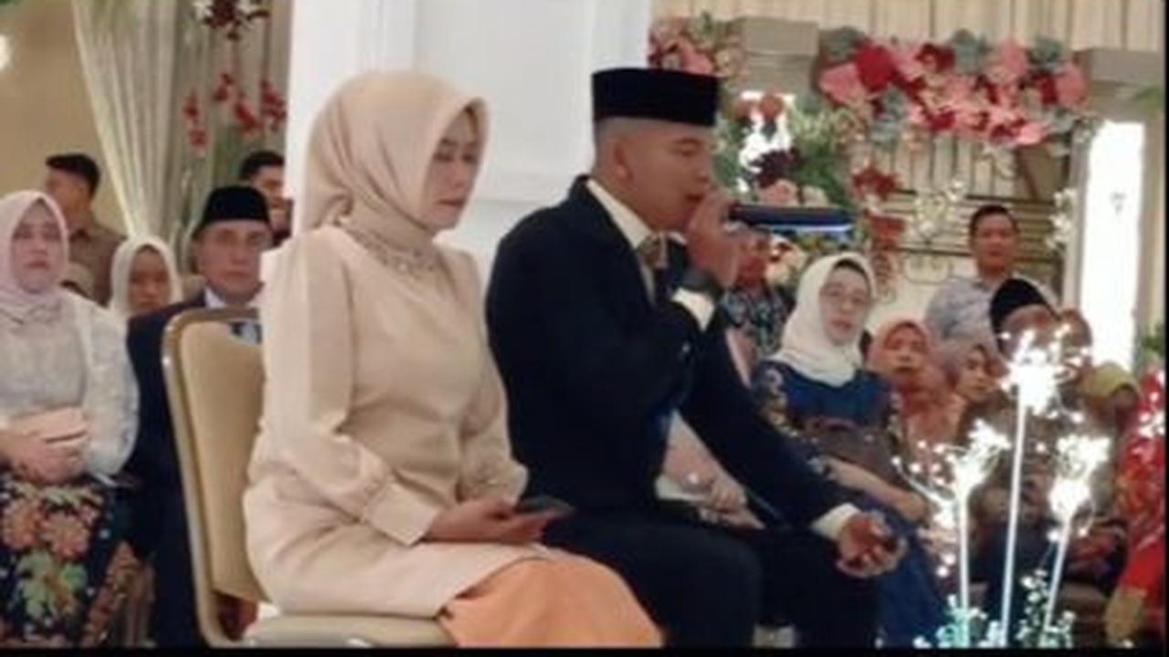 Salah satunya adalah menjadi undangan tamu pengisi acara dalam nikahan orang hingga acara stasiun televisi swasta. <br>