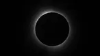 Gerhana Matahari Total yang terlihat dari kampus Southern Illinois University pada tanggal 08 April 2024 di Carbondale, Illinois. (Scott Olson/Getty Images North America/Getty Images via AFP)