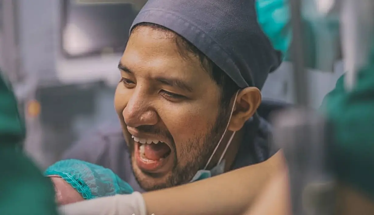 Irish Bella Melahirkan (Instagram/bukaan.moment)