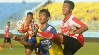 Arema Cronus U-21 vs Madura United U-21 di Stadion Kanjuruhan, Kabupaten Malang, Minggu (6/11/2016). (Bola.com/Iwan Setiawan)