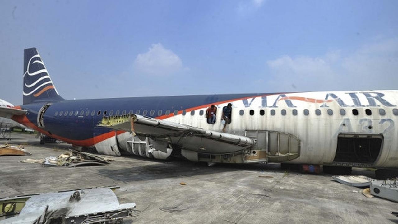 Mengintip pemotongan bangkai pesawat di Bandara Soekarno-Hatta
