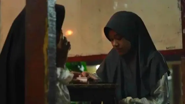 Santri dihukum lantaran ketahuan bawa ponsel. (Foto: Istimewa)